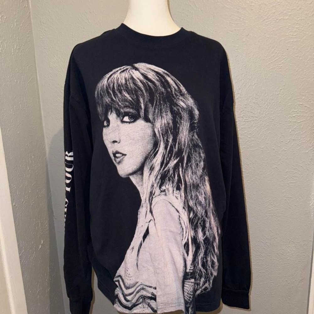 Taylor Swift Eras‎ Tour Long Sleeve T-Shirt Navy Medium
